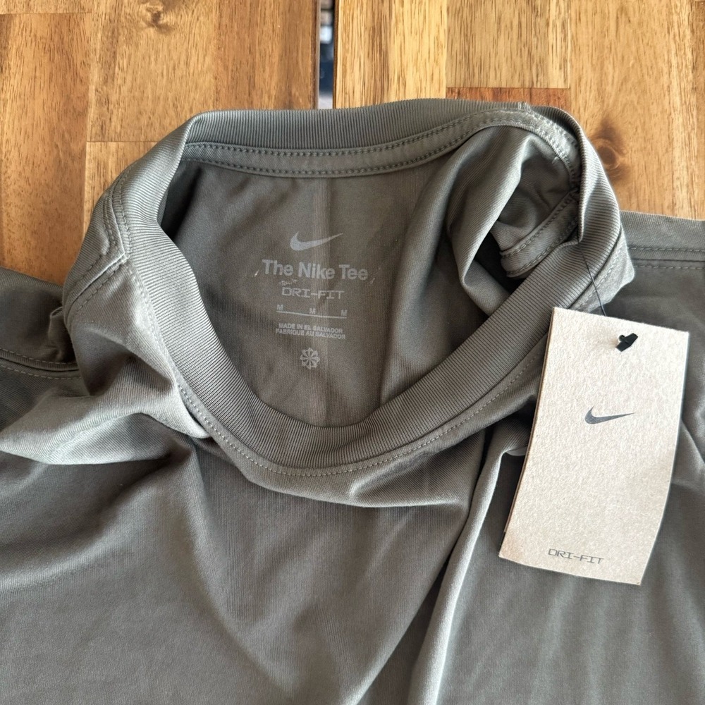 NWT Nike Men's Dri-FIT Legend Short Sleeve Training Shirt Size M- DX0989-222 - Picture 6 of 10